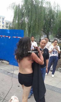 女子烤衣服意外事件，直接烤成塑料
