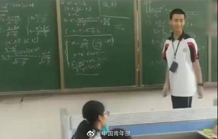 清华女神非清华毕业，考研名师遭质疑