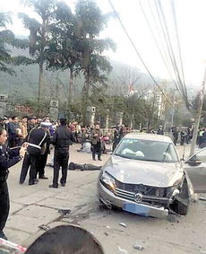 两老人送孙子上学在校门口遭遇车祸，不幸双双离世