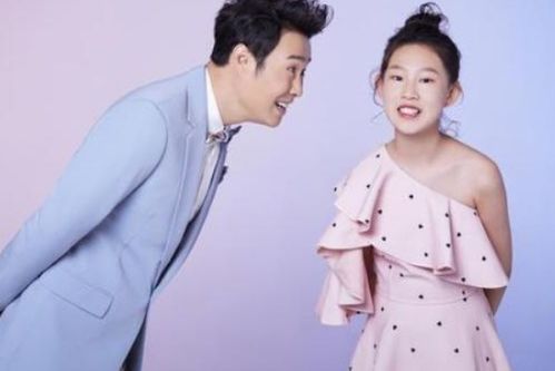 小沈阳女儿出道照首次曝光，引爆网络热议