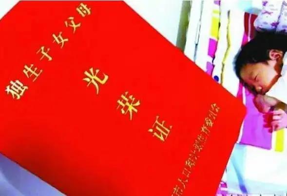 父亲去世房产证怎么挂失(父亲过世留下房子房产证如何变更)